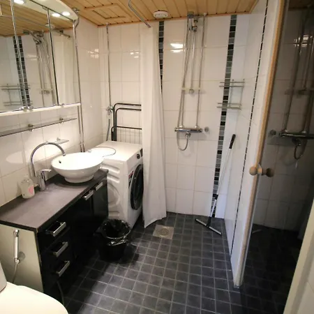 Spacious For 4 With Sauna דירה להטי